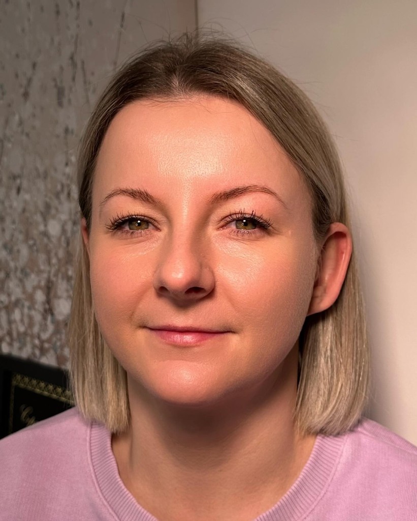 Eyebrows before permanent makeup — light sparse brows