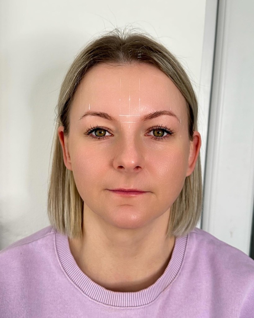 Brow mapping before powder brow treatment